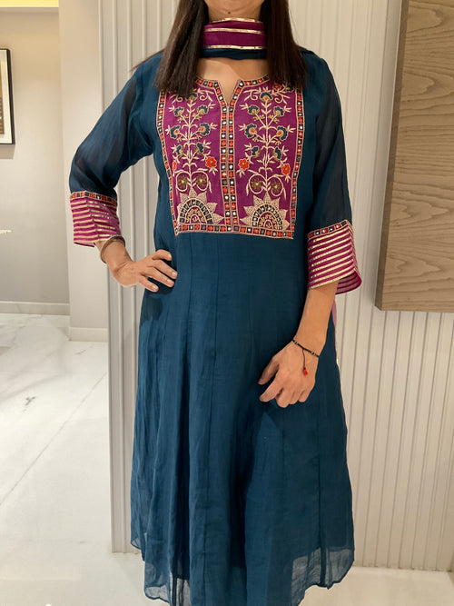 Contrast Embroidery Mul Suits