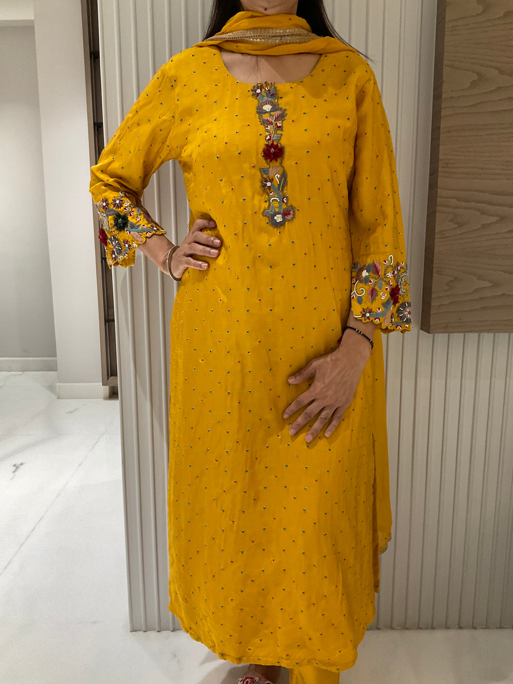 Subtle butti work suit
