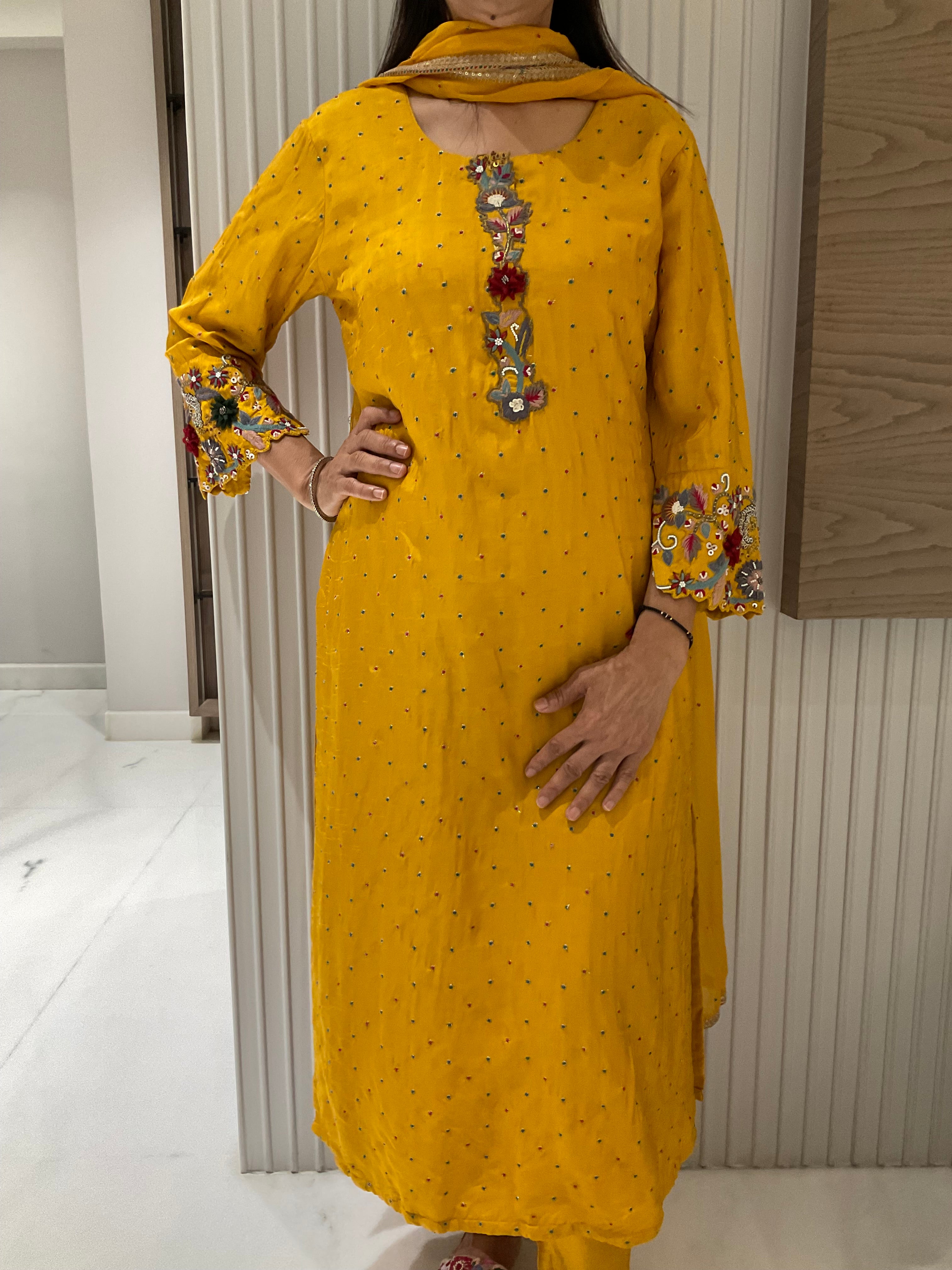 Subtle butti work suit